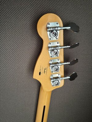 Squier Preci CV China 006.jpg