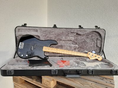 SUCHE: Leichten Fender USA Precision Maple