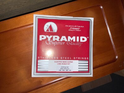 Pyramid Strings medium Stainless Steel 2-Satz