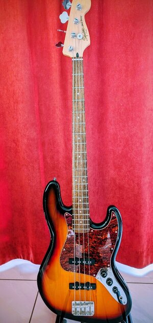 Squier by Fender Vintage Modified Jazz Bass, 3 Tone Sunburst