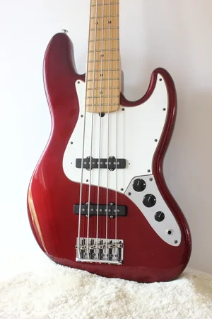 Suche : Fender Jazz Bass American Standard V Candy Apple Red