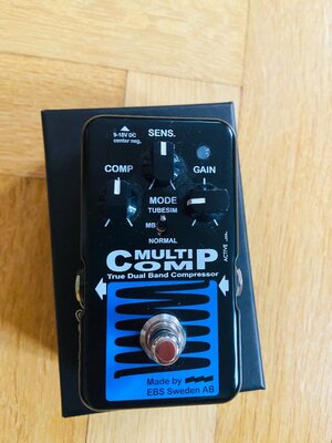EBS Multicomp Blue Label, Markbass Octaver und TC Skysurfer Reverb, gerne alles zusammen