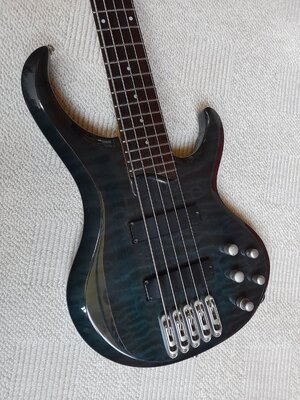 2 Ibanez BTB 405.jpg