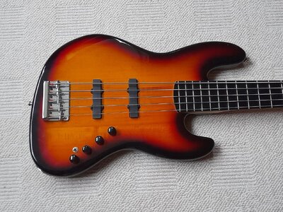 3 Squier Jazzbass 5.jpg