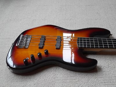 4 Squier Jazzbass 5.jpg