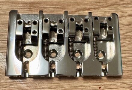 Hipshot 4 String A STYLE Bass Bridge, Chrome, Aluminium, 19mm