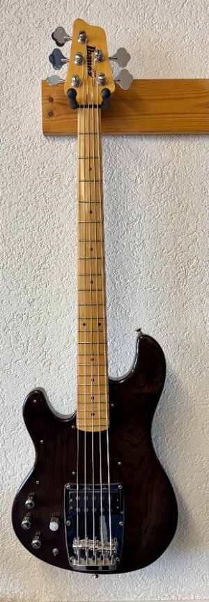 Diverse Lefthand Bässe und Gitarren zu verkaufen (+ 1 Righthand Bass)