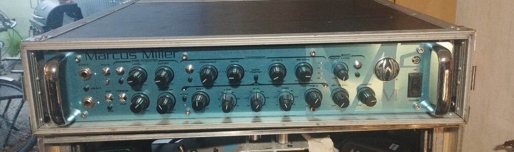 SWR Marcus Miller M2 Preamp mit Fußschalter und Case