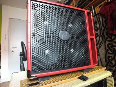 PHIL JONES C 4 Piranha Bass Box Cabinet 8 Ohm 400 Watt 13 kg  in neuwertigem Topzustand abzugeben...