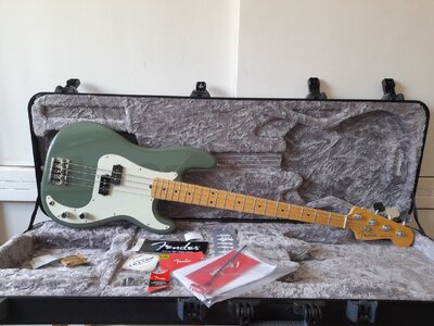 SUCHE: Leichten Fender Pro I, II oder American Standard Precision Maple