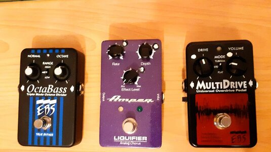 Effektpedale abzugeben: EBS Multi Drive Studio Edt., EBS OctaBass, Ampeg Liquifier Analog Chorus