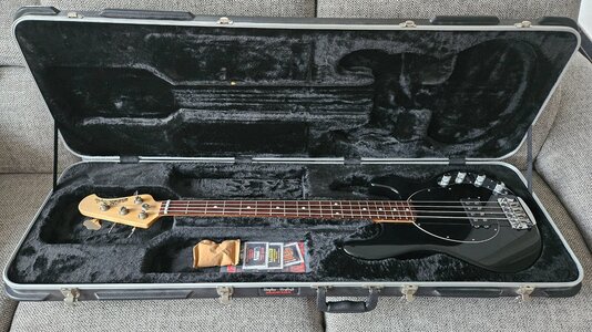 Musicman Stingray 4H BK-RW
