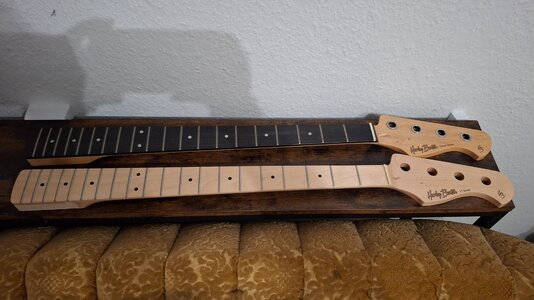 2x Harley Benton Preci Neck