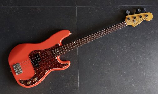 Squier JV Precision Bass 1983 fiesta red