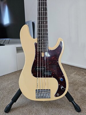 Sire Marcus Miller P5R 5-String
