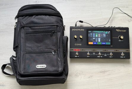 8Headrush Core_und_Bag.jpg