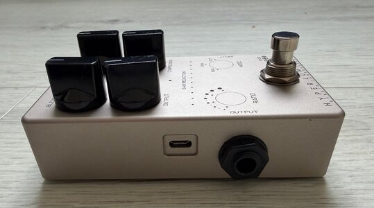 Hyper Luminal_linke Seite.jpg