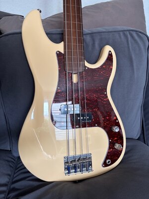 Sire P5R fretless