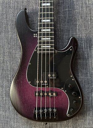 Sandberg California II VT5 Bass - matt violett-burst, wie neu!