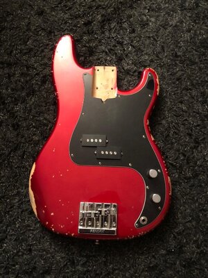 Squier Precision Bass Body/ Seymour Duncan Quarterpound und Alpha Potis