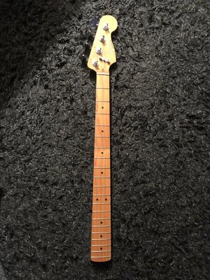 Fender Vintera 50's P-Bass geröstet mit Sandberg Lightweight Mechaniken.