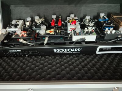Rockboard TRES 3.3 mit Flight Case, MOD1 und IEC Verlängerung