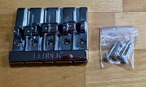 Fender Hi-Mass Bridge 4 Saiter