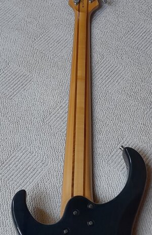 8 Ibanez BTB 405.jpg