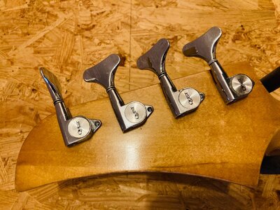 Headstock hinten.jpeg