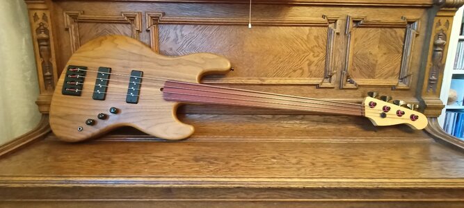 Warmoth Jazzbass fretless
