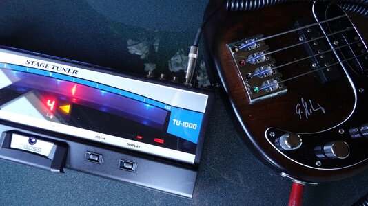 BOSS TU-1000 legendärer Stage-Tuner