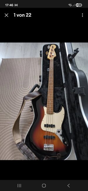 Squier Jazzbass (EMG) mit Koffer und Zubehör