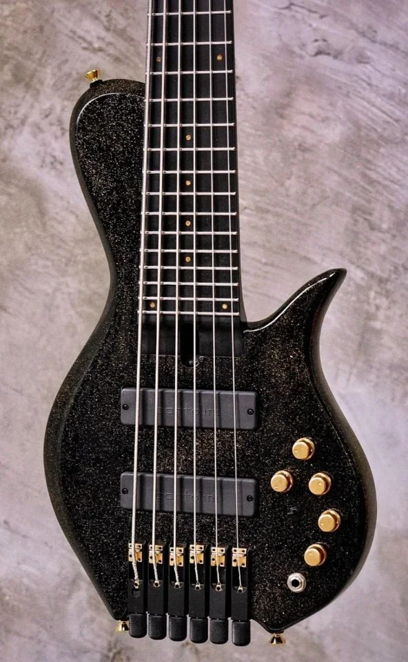 Müb Custom Airborne 30 Scale 6 String Travel Bass Gold