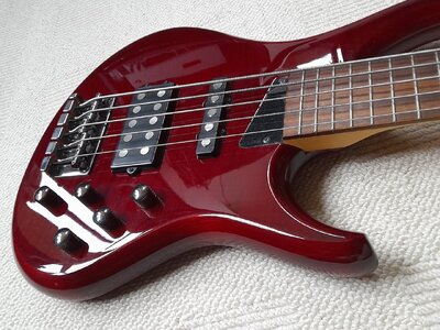 MTD Michael Tobias Design Kingston Heir 5 Saiter Bass, nur 4,05 kg, in transparent cherry