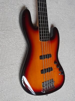 5 Squier Jazzbass 5.jpg