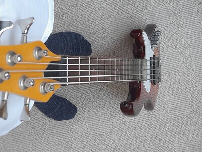 7Clover Griffbrett mit Strümpfen eingerahmt.jpg