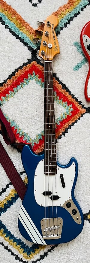 Squier FSR Mustang Bass