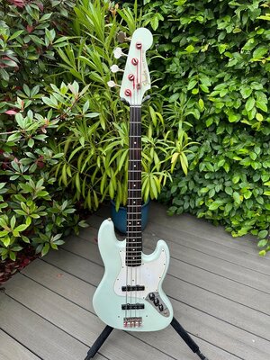 Fender Jazz Bass Custom Shop Ltd. Ed. 64 Relic Pale Sonic Blue