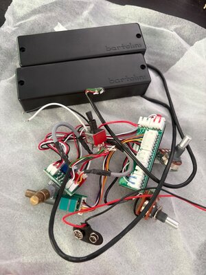 Bartolini BH2 & IBANEZ Vari Mid 3