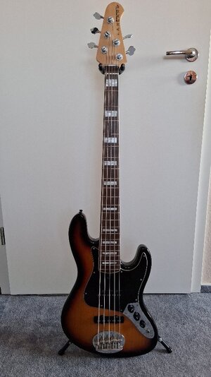 Lakland-Skyline 55-60, 5-String  ,Three Tone sunburst , Modell  "Custom "