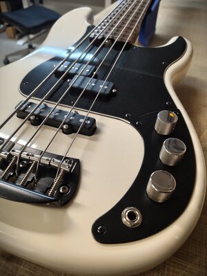 Vincent Akkurat PJ 5 Saiter Bass - Precision PJ - Nur 3,85 Kg