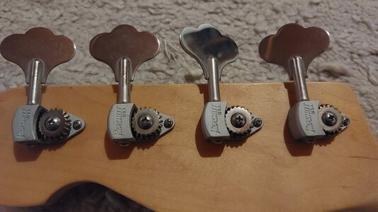 Tausche Hipshot Ultralite 1/2 in chrome gegen schwarz