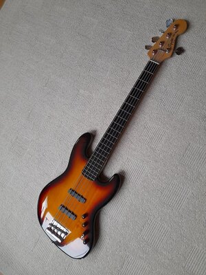 2 Squier Jazzbass 5.jpg