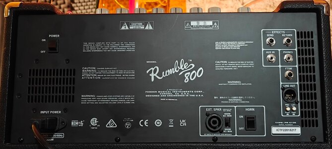 Fender Rumble 800 Back 2 edit.jpg