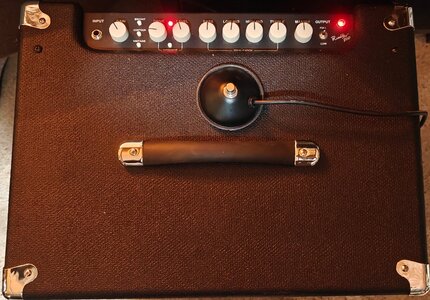 Fender Rumble 800 Top 1 edit.jpg