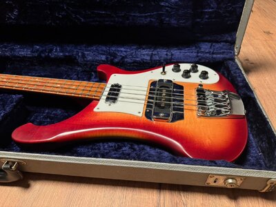 Rickenbacker 4001V63 Satin Fireglo