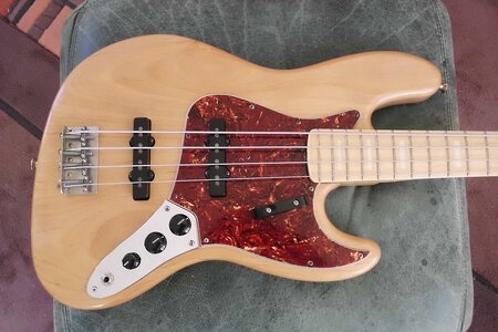 Original Fender 62 AV Jazz Bass brown tortoise pickguard