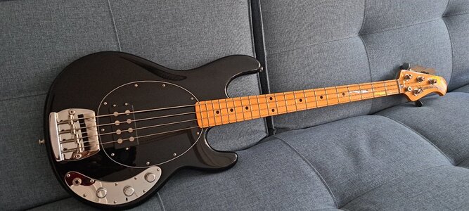 Ernie Ball Music Man Stingray Retro 70s von 2025