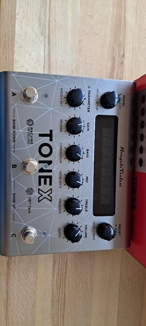 ToneX Bass,  IK Multimedia, mit unbenutzter