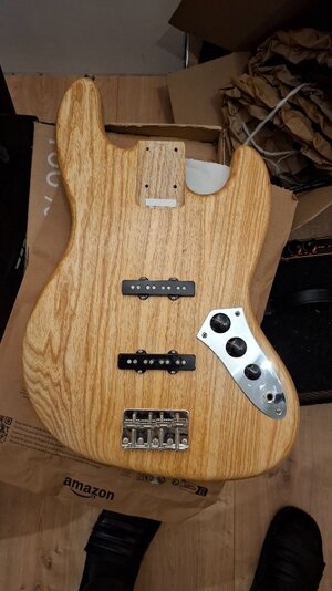 Wunderschöner JazzBass Body Seymour Duncan Vintage PU
